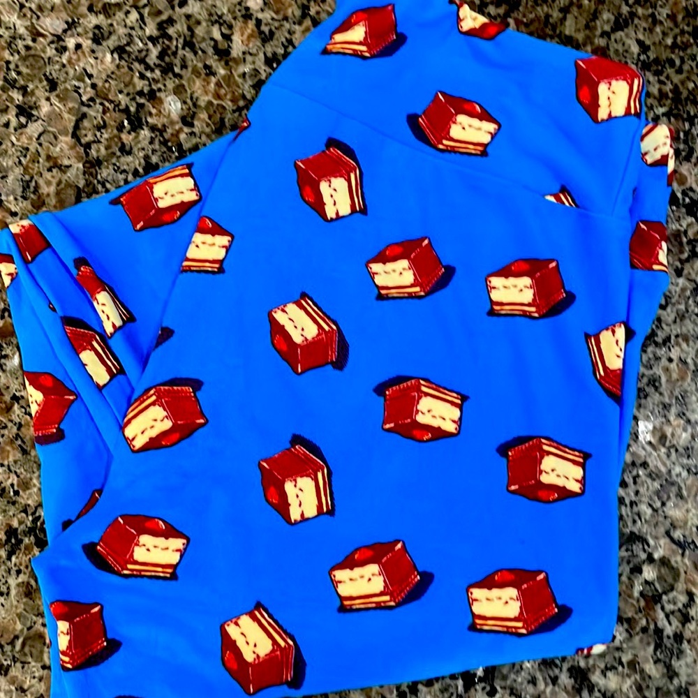 New without tags, Lularoe birthday cake leggings. Tall and Curvy (TC)